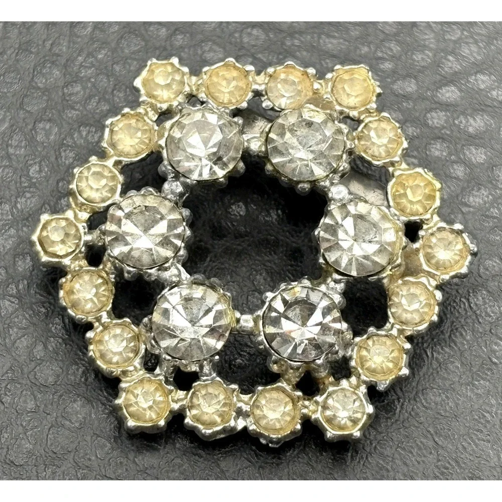 Vintage 1950's Clear Rhinestone Brooch Pin Silver Tone Pot Metal Wreath Design